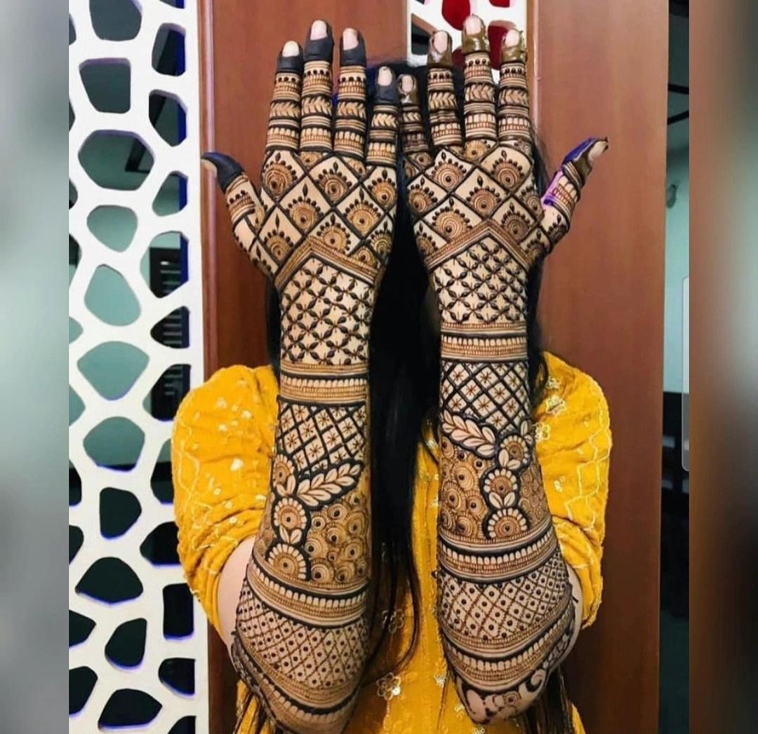 Professional Mehndi Artist